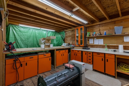 Eastern Oregon Commercial Building with Living Space - image 3