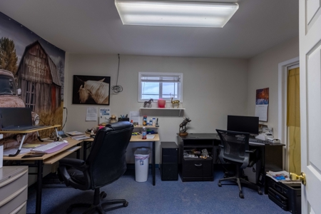 Eastern Oregon Commercial Building with Living Space - image 2