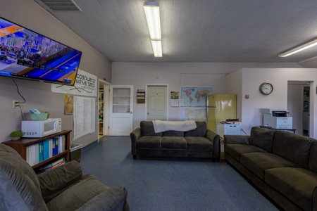 Eastern Oregon Commercial Building with Living Space - image 25