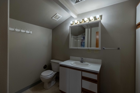 Eastern Oregon Commercial Building with Living Space - image 21