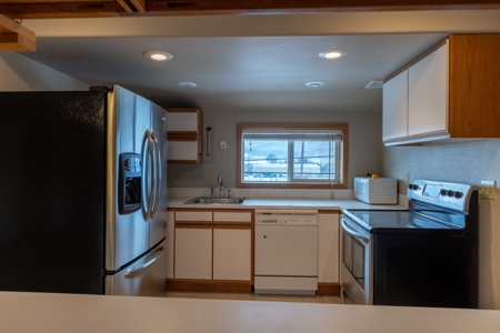 Eastern Oregon Commercial Building with Living Space - image 19