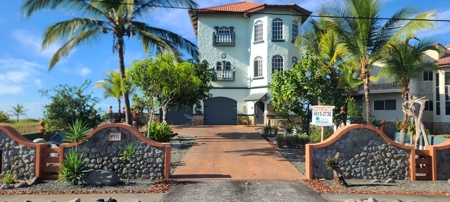 Magical Beach Paradise 3 Story House in La Barqueta - image 6