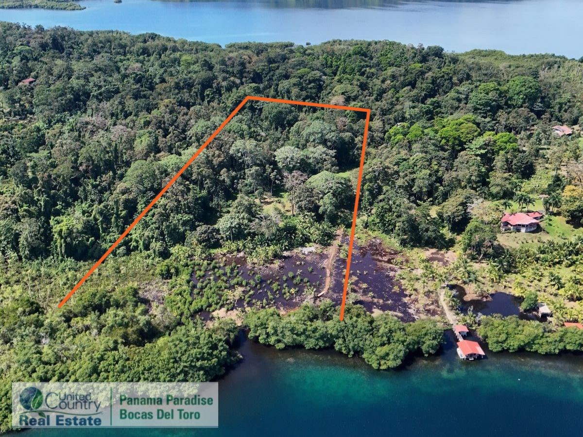 Waterfront Land with Cabin, 8.2 Acres — Bocas del Toro - 6