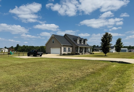 Country Home for Sale in Lewis County, Tennessee - image 2