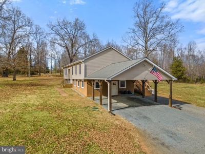 Equestrian Paradise: 20.5 Acres of Pure Virginia Countryside - image 4