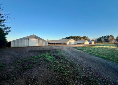 Louisiana Poultry 8 House Broiler Farm with High Income - image 1