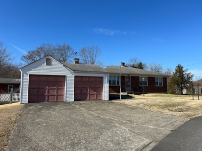 3 Bedroom 1 Bath Brick Home In Town - Liberty, Ky. - image 3