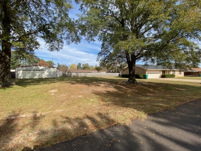 Country Home For Sale in De Kalb TX - image 2