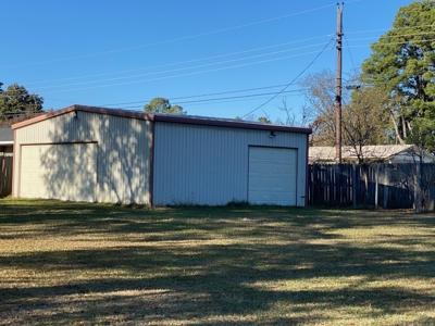Country Home For Sale in De Kalb TX - image 16