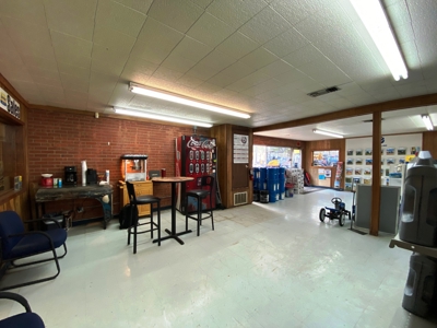 Commercial Property For Sale in De Kalb TX - image 8