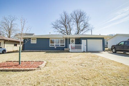 Ranch home in Anamosa Iowa Home for Sale Jones County - image 1