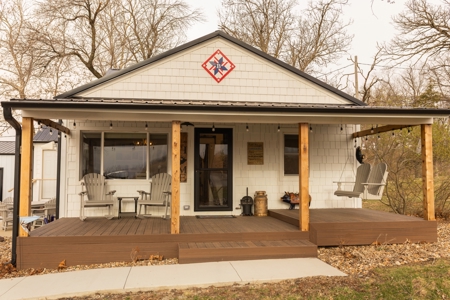 Charming Country Home with Guest House Near Sundown Lake - image 1