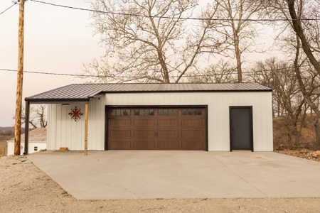Charming Country Home with Guest House Near Sundown Lake - image 3