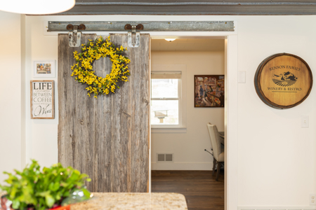 Charming Country Home with Guest House Near Sundown Lake - image 11