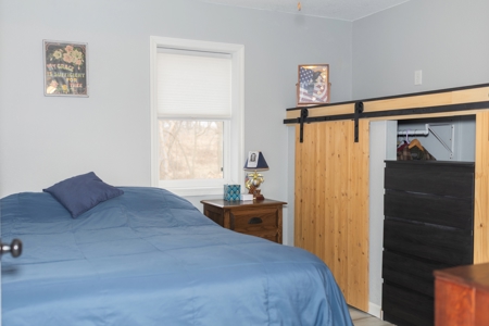 Charming Country Home with Guest House Near Sundown Lake - image 35