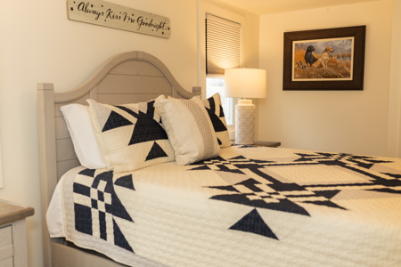 Charming Country Home with Guest House Near Sundown Lake - image 24