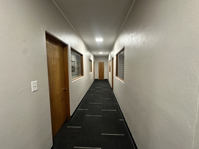 Commercial Property with Office, Apartment, and Storage Space – Prime Location - image 17