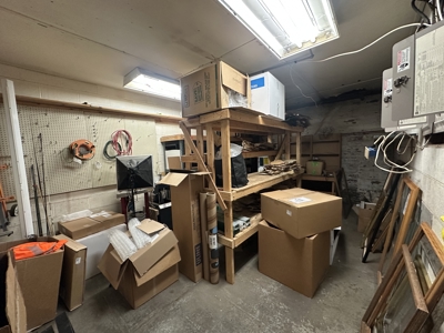 Commercial Property with Office, Apartment, and Storage Space – Prime Location - image 44