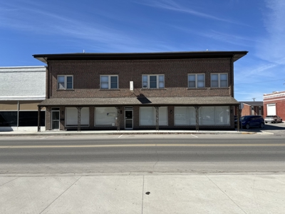 Commercial Property with Office, Apartment, and Storage Space – Prime Location - image 2