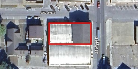 Commercial Property with Office, Apartment, and Storage Space – Prime Location - image 48