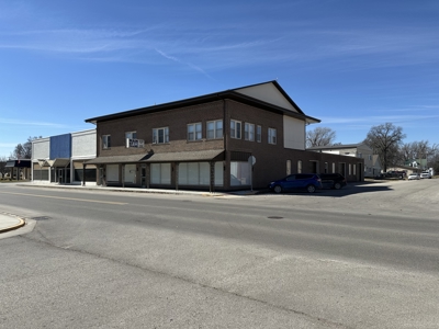 Commercial Property with Office, Apartment, and Storage Space – Prime Location - image 1
