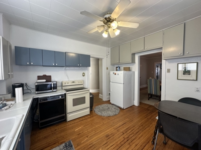 Commercial Property with Office, Apartment, and Storage Space – Prime Location - image 23