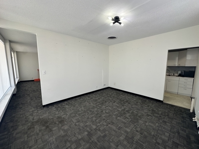Commercial Property with Office, Apartment, and Storage Space – Prime Location - image 6