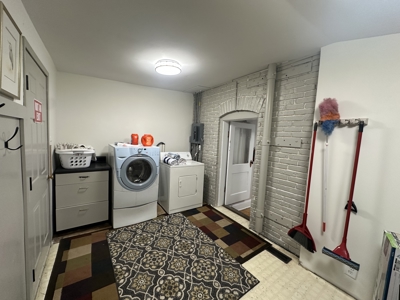 Commercial Property with Office, Apartment, and Storage Space – Prime Location - image 35