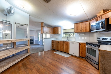 Country Home for Sale in Trenton, FL! - image 17