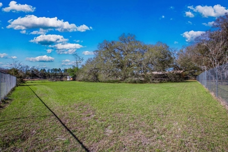 Country Home for Sale in Trenton, FL! - image 28