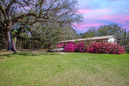Country Home for Sale in Trenton, FL! - image 37