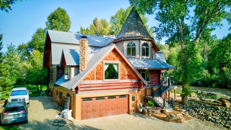 Stunning Riverfront Log Home in Dolores, CO – A True Colorado Retreat! - image 4