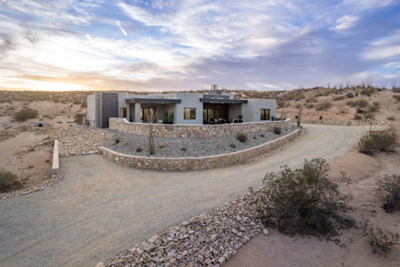 Custom Home with Spectacular Views for Sale in Las Cruces, New Mexico - image 2