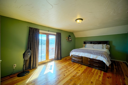 Charming 3-Story Mountain Home for Sale in Cotopaxi, Colorado - image 2