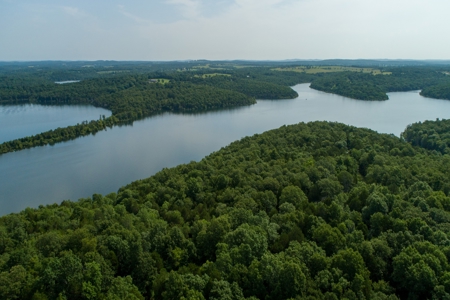 Lot 1 in Subdivision in Gated Community with Airstrip on Bull Shoals Lake Peninsula - image 16
