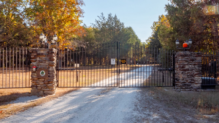 Lot 37 in Subdivision in Gated Community with Airstrip on Bull Shoals Lake Peninsula - image 10