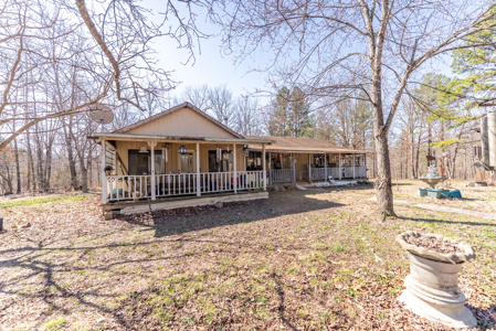 Fixer Upper Farmhouse and Acreage with Outbuildings in the Ozarks - image 7