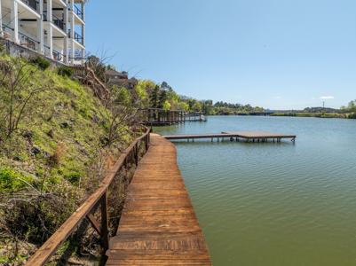 Lakefront Luxury Townhome on Lake Hamilton in Hot Springs, AR - image 10