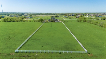Country Living Close to the City - image 2