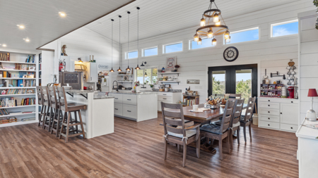 Charming Country Retreat Just 20 Minutes from Atlanta, TX! - image 7