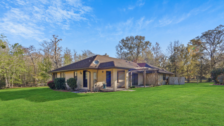 Custom Country Home With Pool On 9+ Acres Near Fort White Florida. Bring Your Horses! - image 2