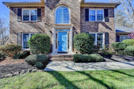 Just 5 short minutes away from the shores of Lake Lanier! - image 3
