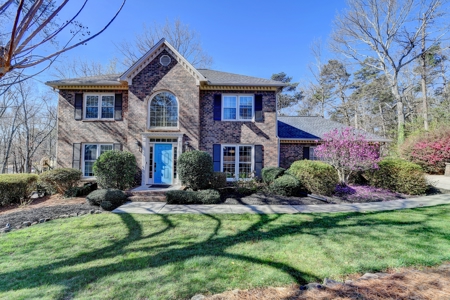 Just 5 short minutes away from the shores of Lake Lanier! - image 1