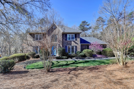 Just 5 short minutes away from the shores of Lake Lanier! - image 2