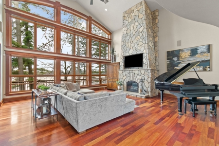 Waupaca Chain O' Lakes Home For Sale on Round Lake - WI Lake Home - image 4