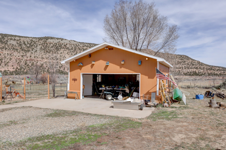 Four Bedroom Home in McElmo Canyon - image 32