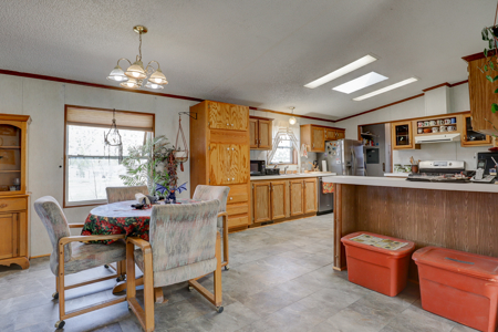 Four Bedroom Home in McElmo Canyon - image 4