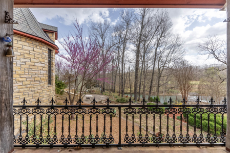 European Style Luxury Home & Acreage On The Southfork River - Salem Arkansas - image 9