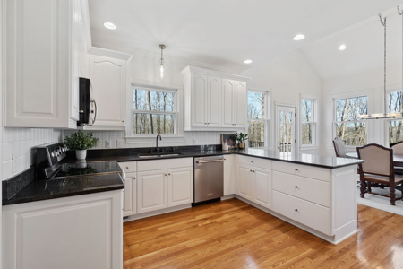 Modern Farmhouse on 7+ Scenic Acres in Sought-After Leipers Fork - image 19