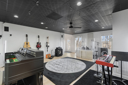 Modern Farmhouse on 7+ Scenic Acres in Sought-After Leipers Fork - image 34